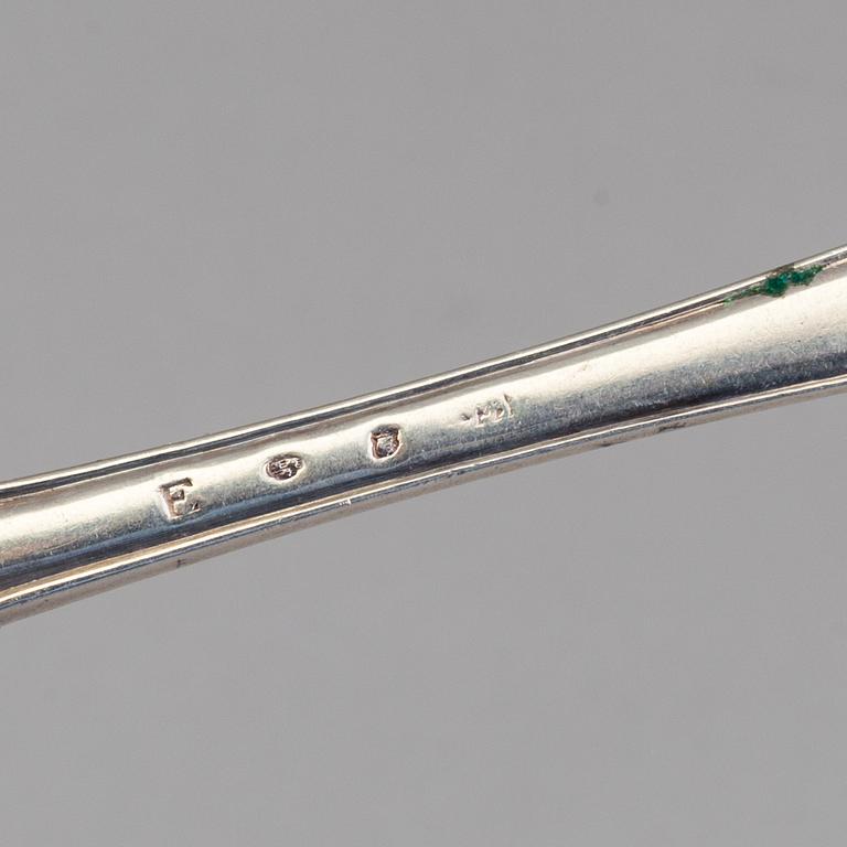 A set of 10 silver fruit knives, Stockholm, 1807 and a mixed lot of  silver fruit forks. Weight 600 g.