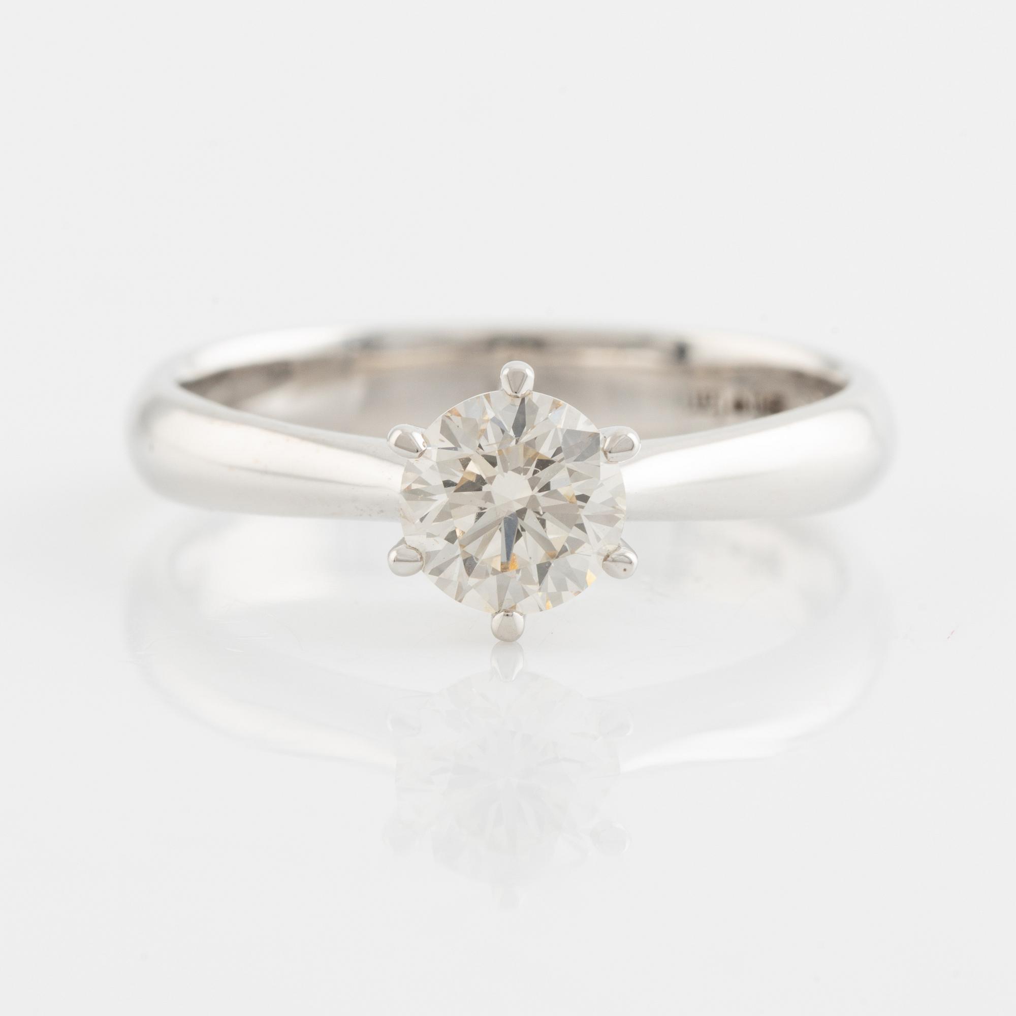 Ring med briljantslipad diamant.