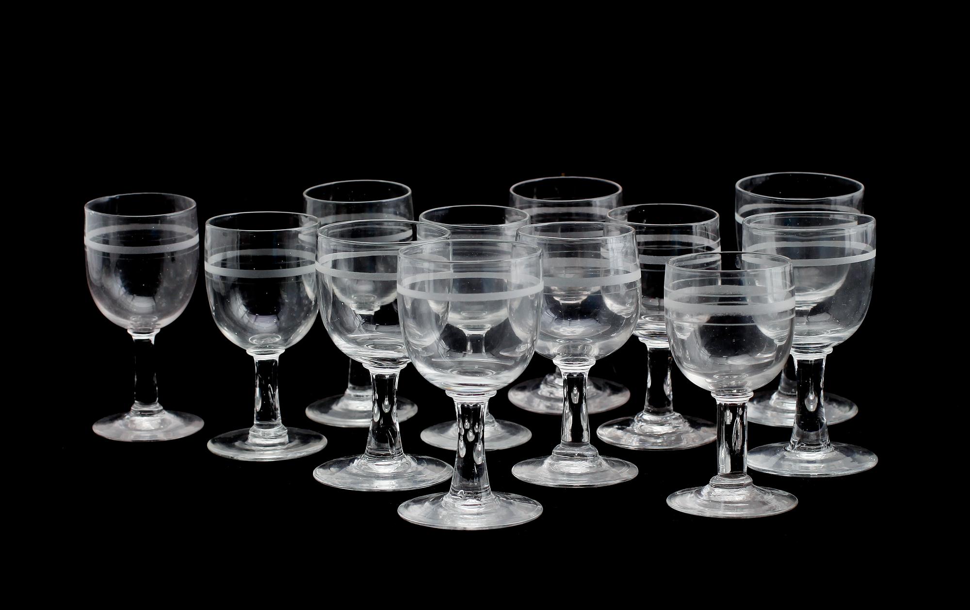 STARKVINSGLAS, 12 (8+4) st, 1800-tal, sk Rydbergsslipning.