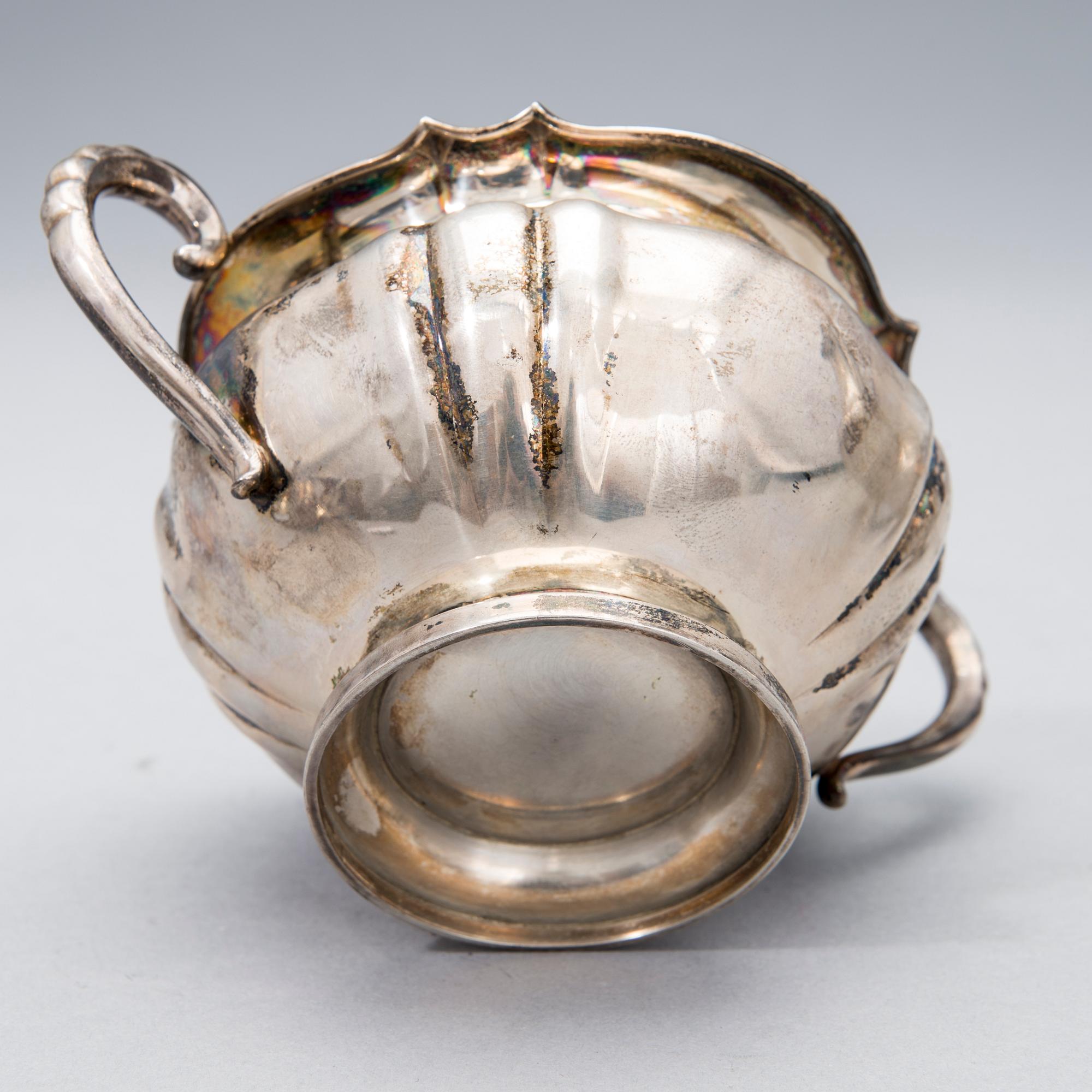 KAFFESERVIS, 3 delar, silver, Auran Kultaseppä Oy, Åbo, 1937-1938. Totalvikt 1137 g.