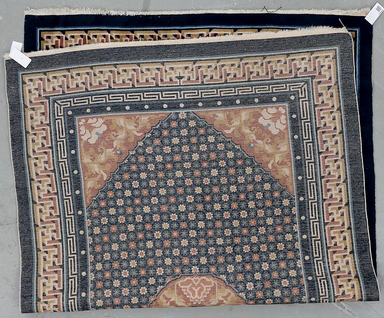MATTA, Kina. Semiantik/old. Ca 243x153 cm.