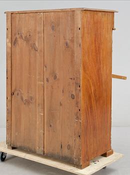 CHIFFONJÉ, nyrenässans, 1800-talets andra hälft.