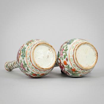 VASER, ett par, porslin, Kina. 1800/1900-tal.