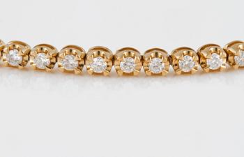 ARMBAND, 18K guld med briljantslipade diamanter ca 1.00 ct. Vikt 5,4 gram.