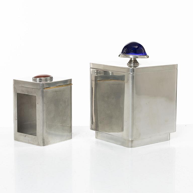 Firma Svenskt Tenn, burkar med lock, två stycken, tenn, Stockholm, 1953 respektive 2013.