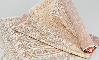 TEXTIL, 2 st, orienten/Kina, omkring år 1900 resp 1900-tal.
