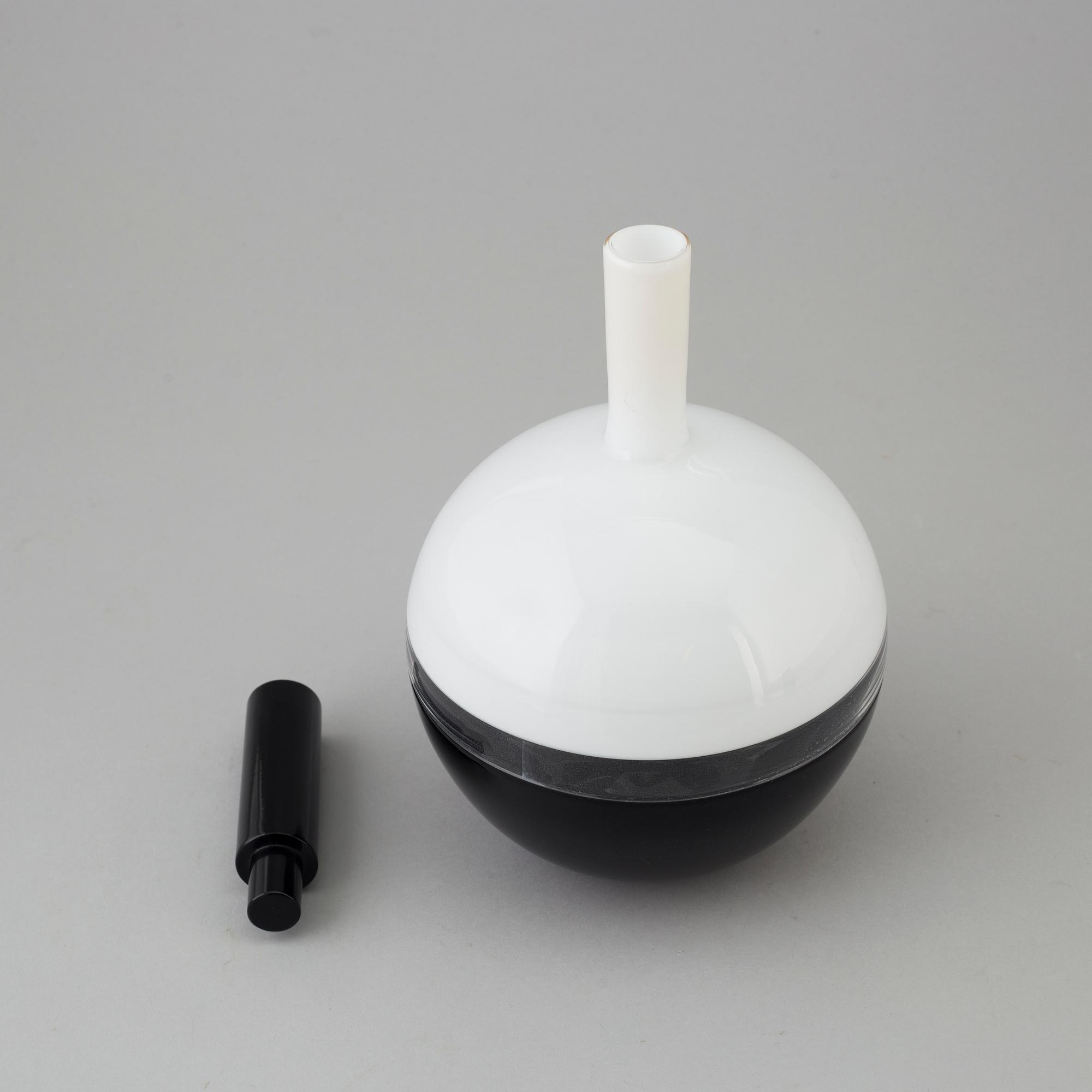 TIMO SARPANEVA, 'Vire' glass decanter, Venini Murano Italy 1990.