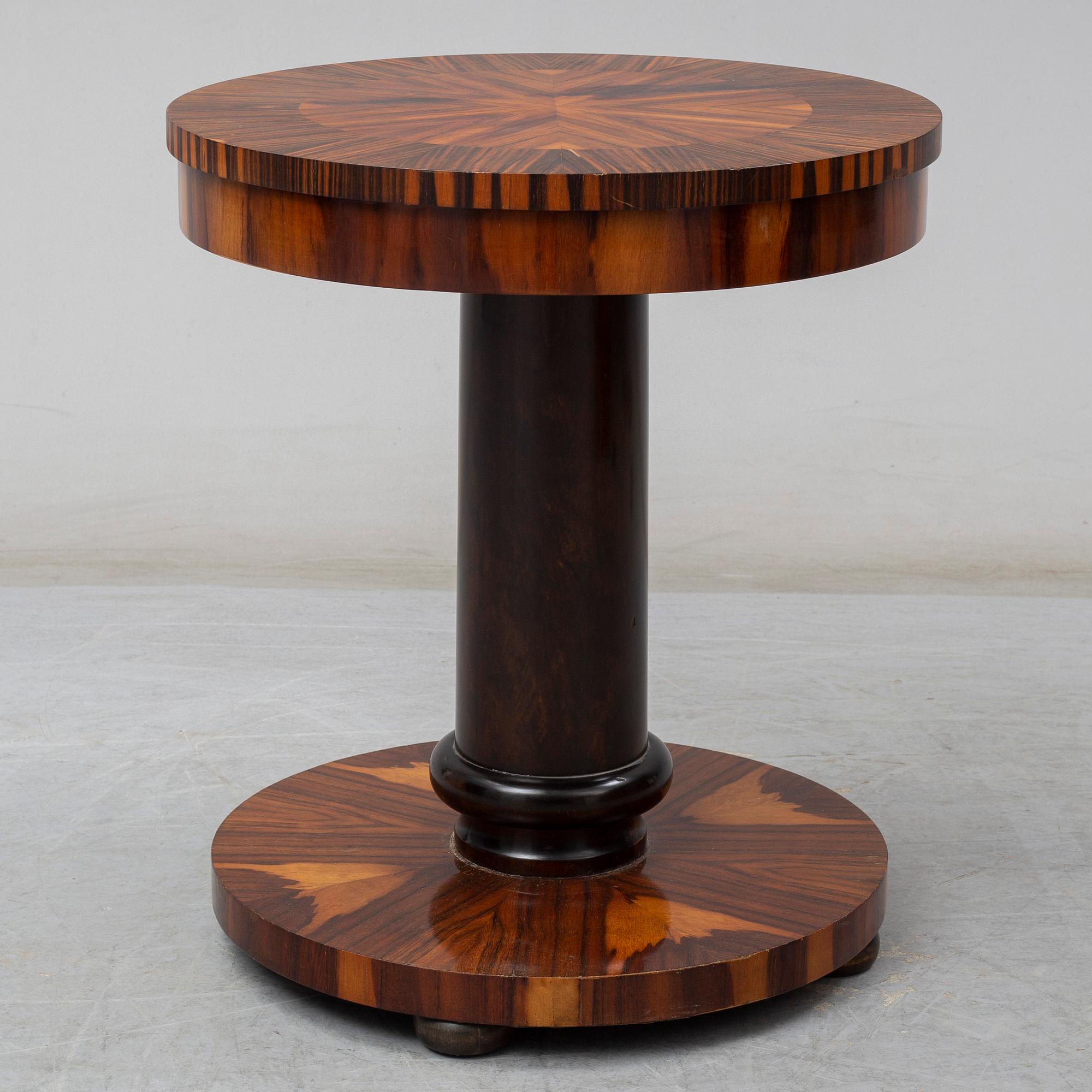 An Art Deco sewing table, 1920s / 30s.