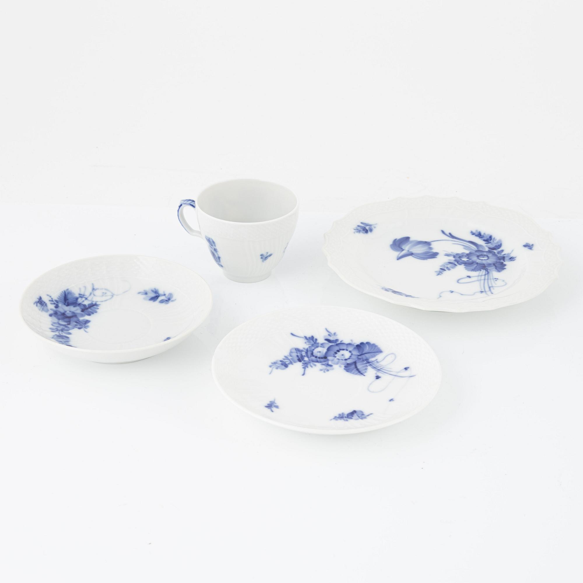A 25-piece 'Blå blomst' porcelain coffee service, Royal Copenhagen, Denmark.