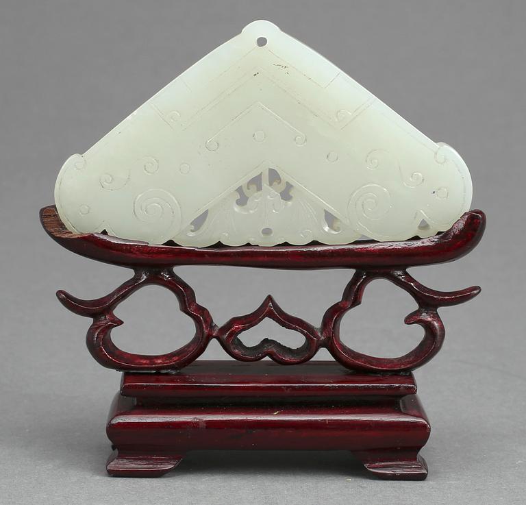 ORNAMENT/AMULETTER, 2 st, sten, Kina.