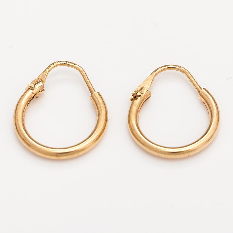 A set of two pairs of earrings in 14K and 18K gold, one with jade pearls.