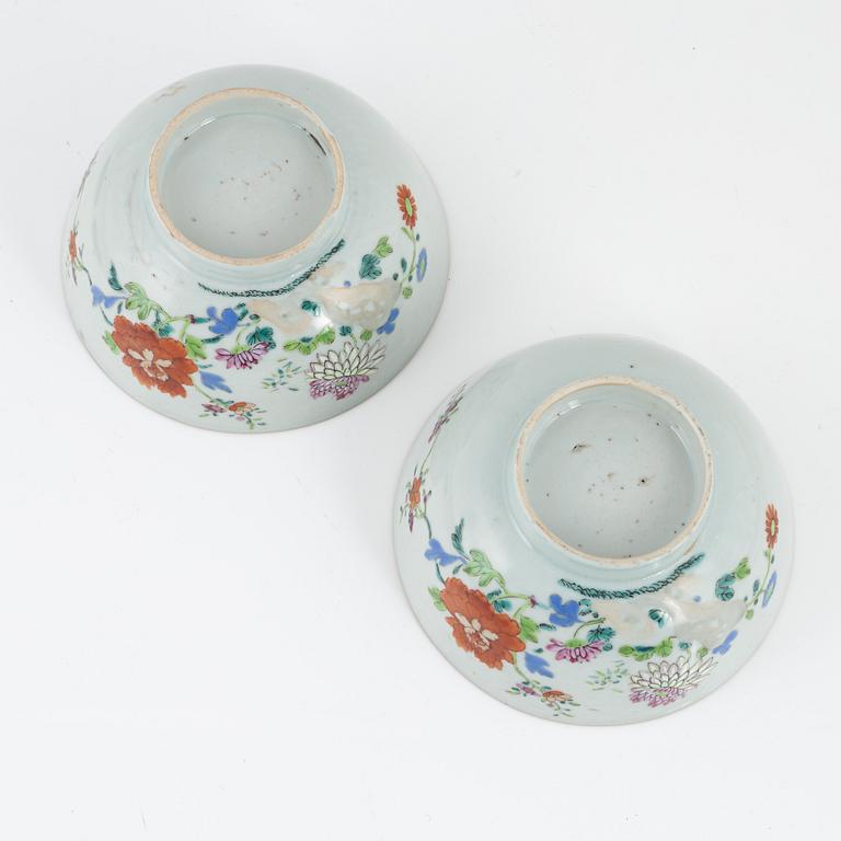 A pair of Chinese porcelain famille rose bowls, Qianlong (1736-95), Qing dynasty.