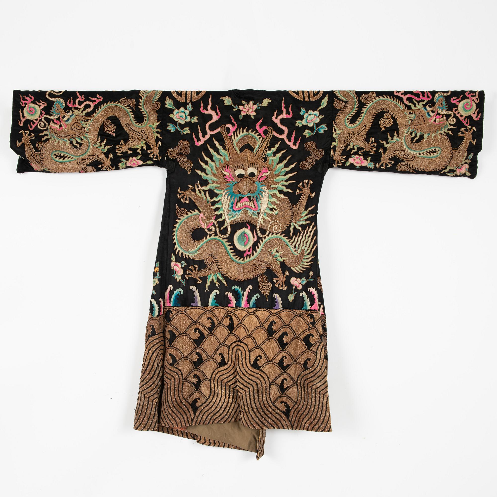 Dräkt för Pekingopera (jingju 京剧), broderat siden, Kina, Republik, 1900-tal.