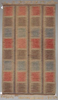 A CARPET, flat weave, ca 233 x 133,5-136,5 cm, embroidered signature in a square: BE.