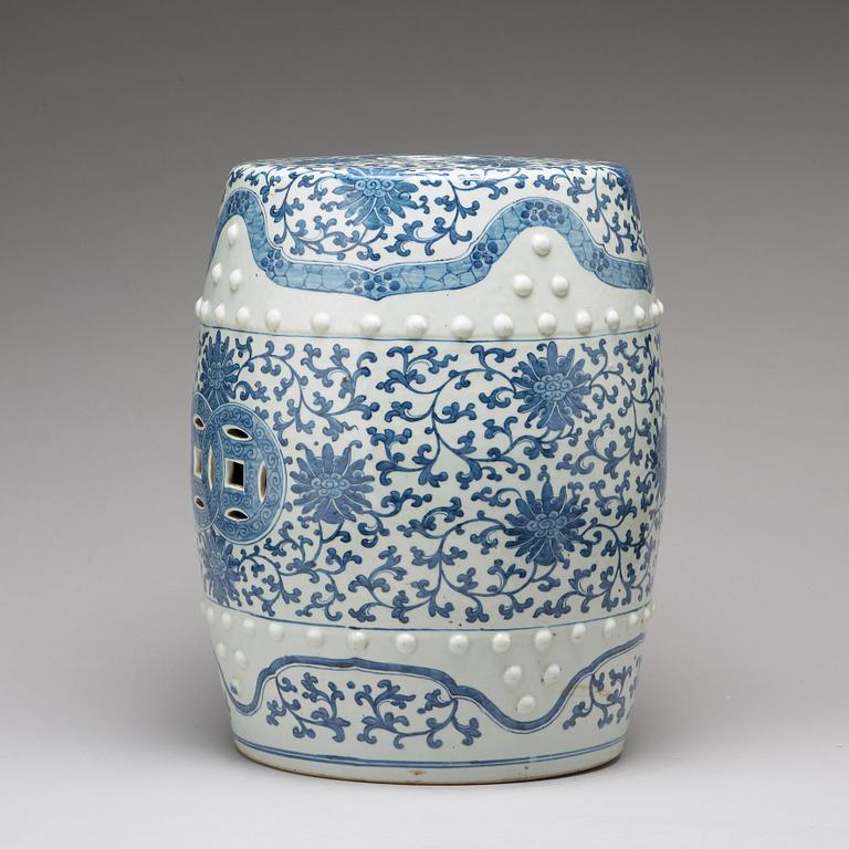 A blue and white garden seat, Qing dynasty, 19th Century.