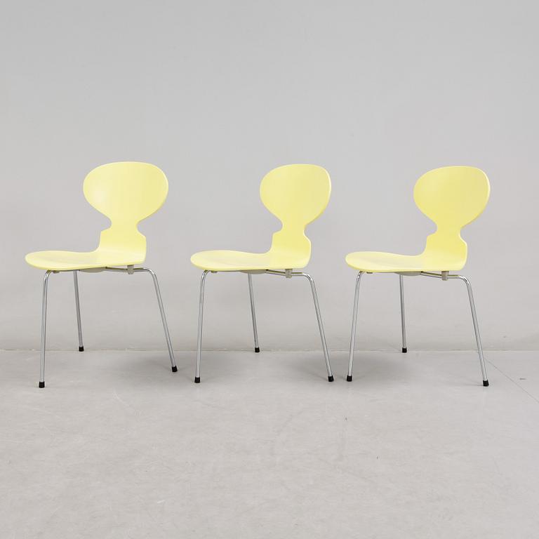 STOLAR, 3 st, "Myran", Arne Jacobsen för Fritz Hansen, daterade 1992.