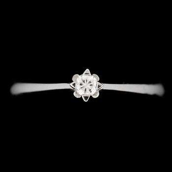 RING, 14k vitguld med diamant 0,07ct. Vikt ca 1,74 gram.