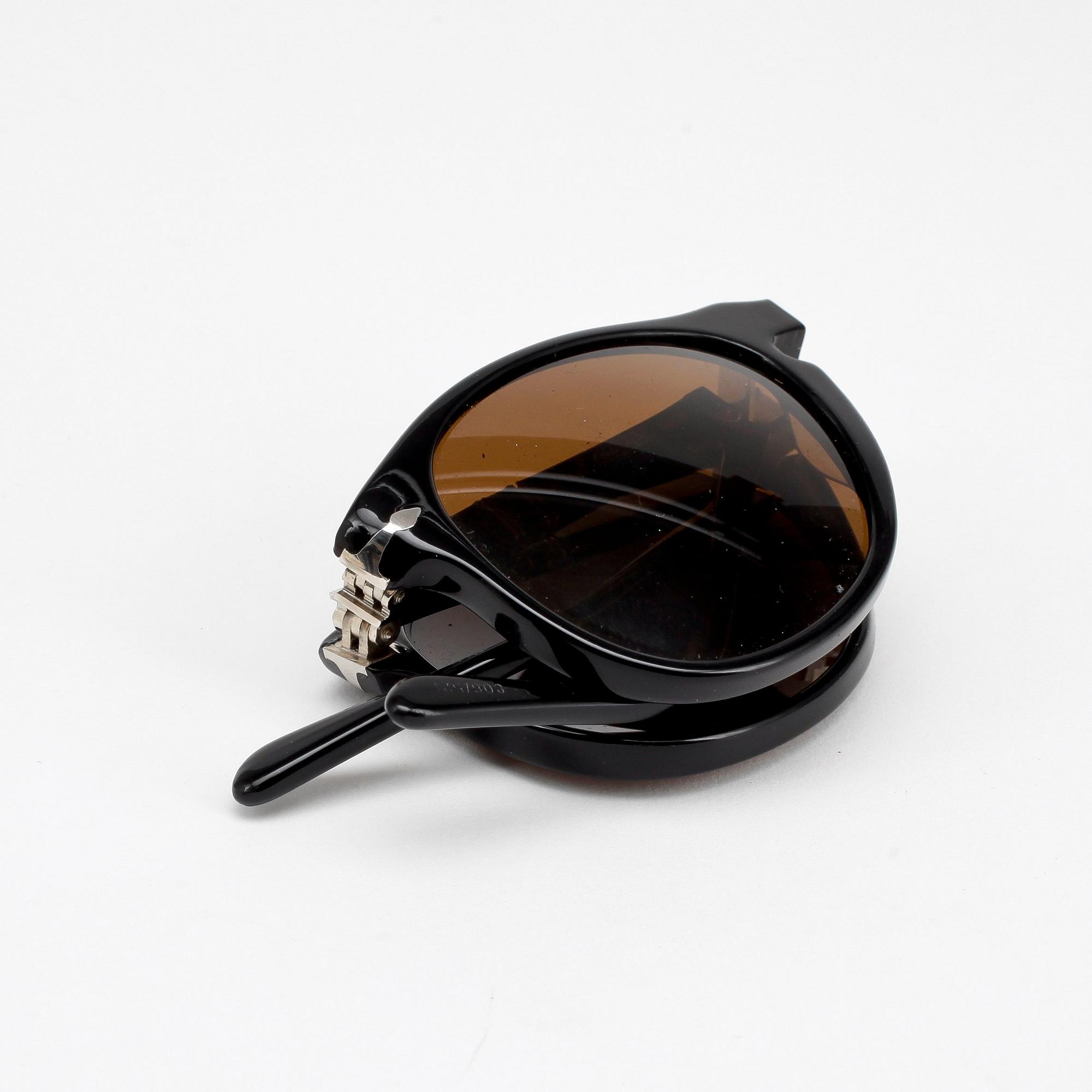 PERSOL, ett par solglasögon, "Folding", modellnr. 806.