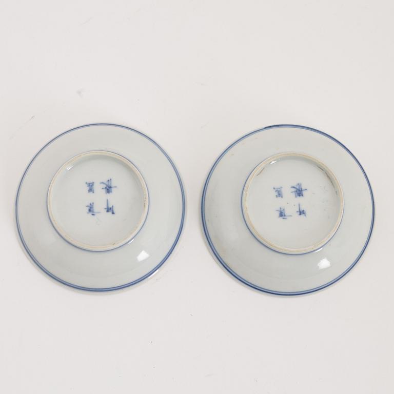 A pair of small blue and white dishes, Qing dynasty, around 1900.