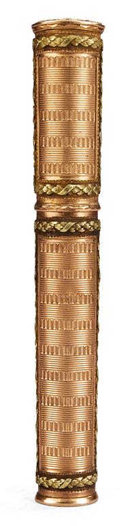 A French 18th cent gold en trois couleurs case for needles.
