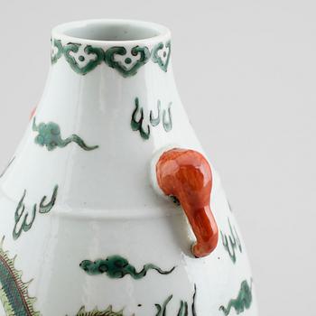 VAS, porslin, Kina, 1900-tal.