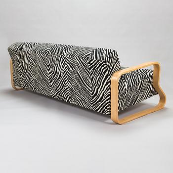 Alvar Aalto, a late 20th century '544' sofa for Artek.