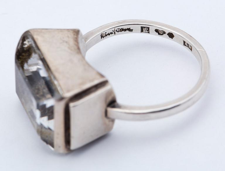 RING, sterlingsilver med bergkristall. Wiwen Nilsson, Lund. Vikt ca 8 g.