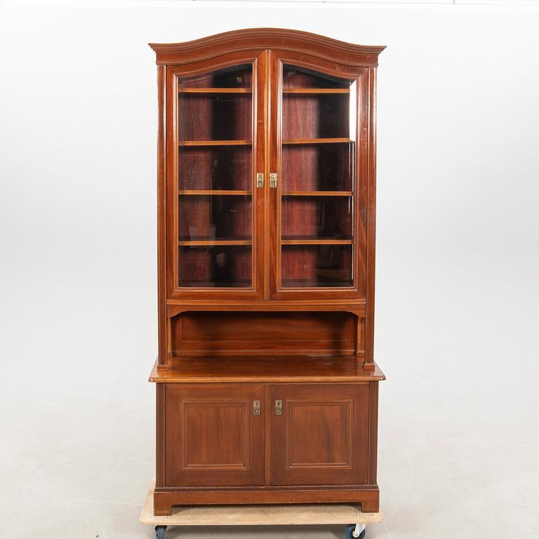 Bookcase/Display cabinet Mobilia Malmö, early 20th century. - Bukowskis