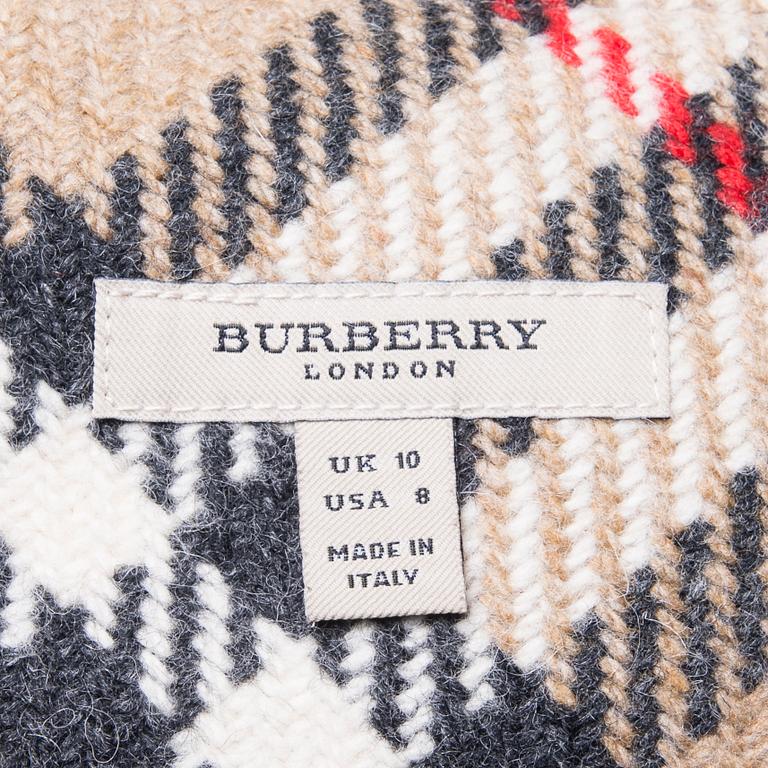 KJOL, Burberry.