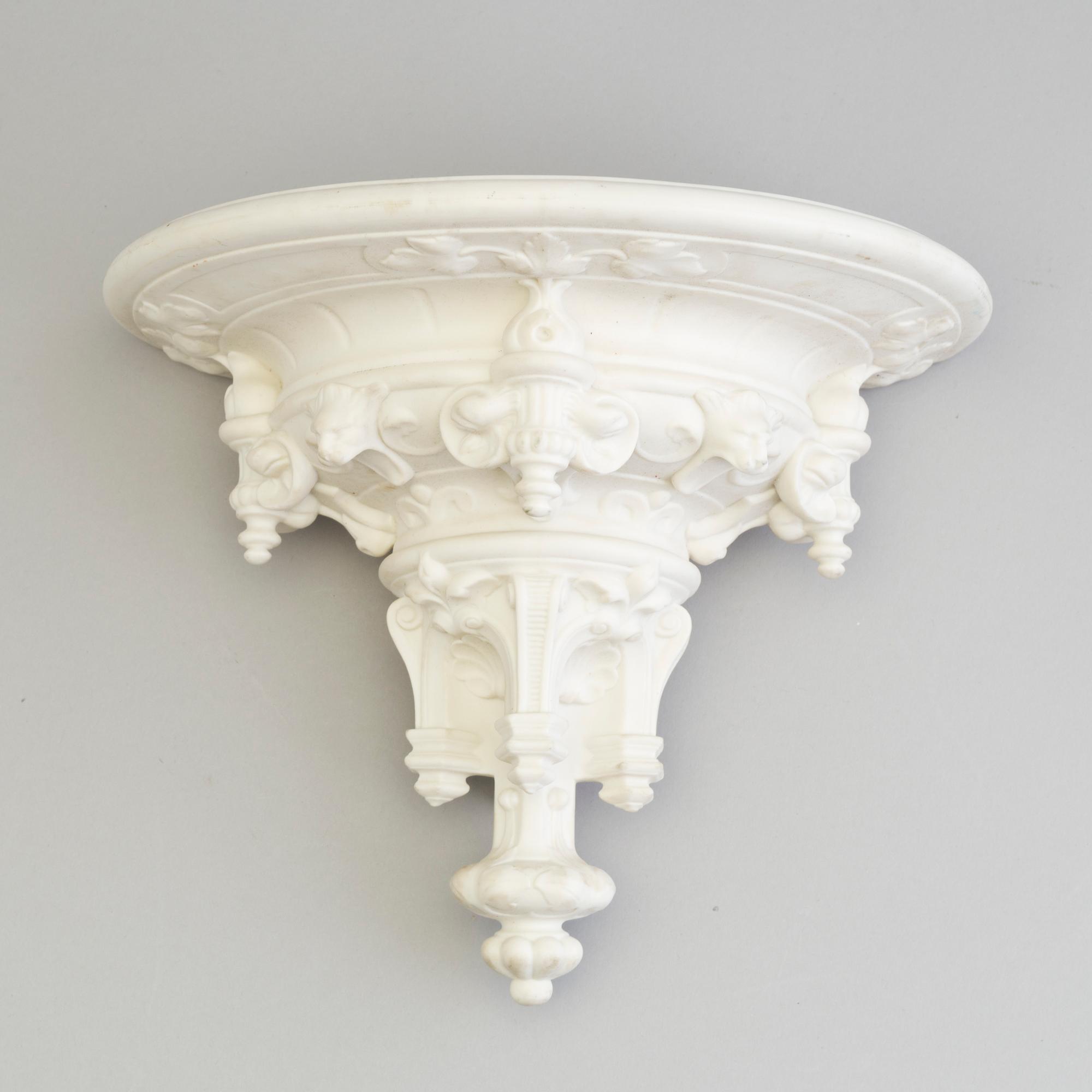 KONSOLER, tre st (2+1), parian, Gustafsberg 1899.