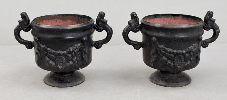 URNOR, gjutjärn, ett par, 1900-tal.