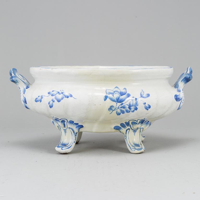 A Swedish Marieberg tureen, 18th Century.