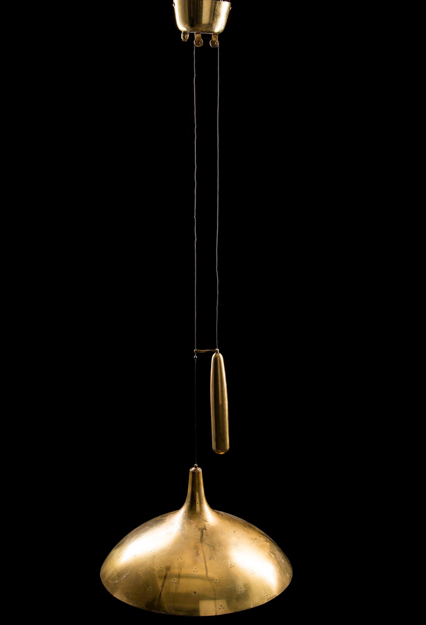 TAKLAMPA, Paavo Tynell, Oy Taito Ab. Totalhöjd 130 cm.