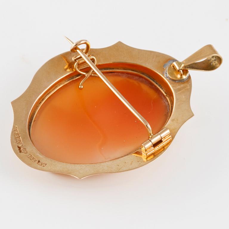 BROSCH, 18K  guld med skuren snäckskalskamé, Gustav Dahlgren & Co, Malmö, 1960.  Vikt 7,7 gram.