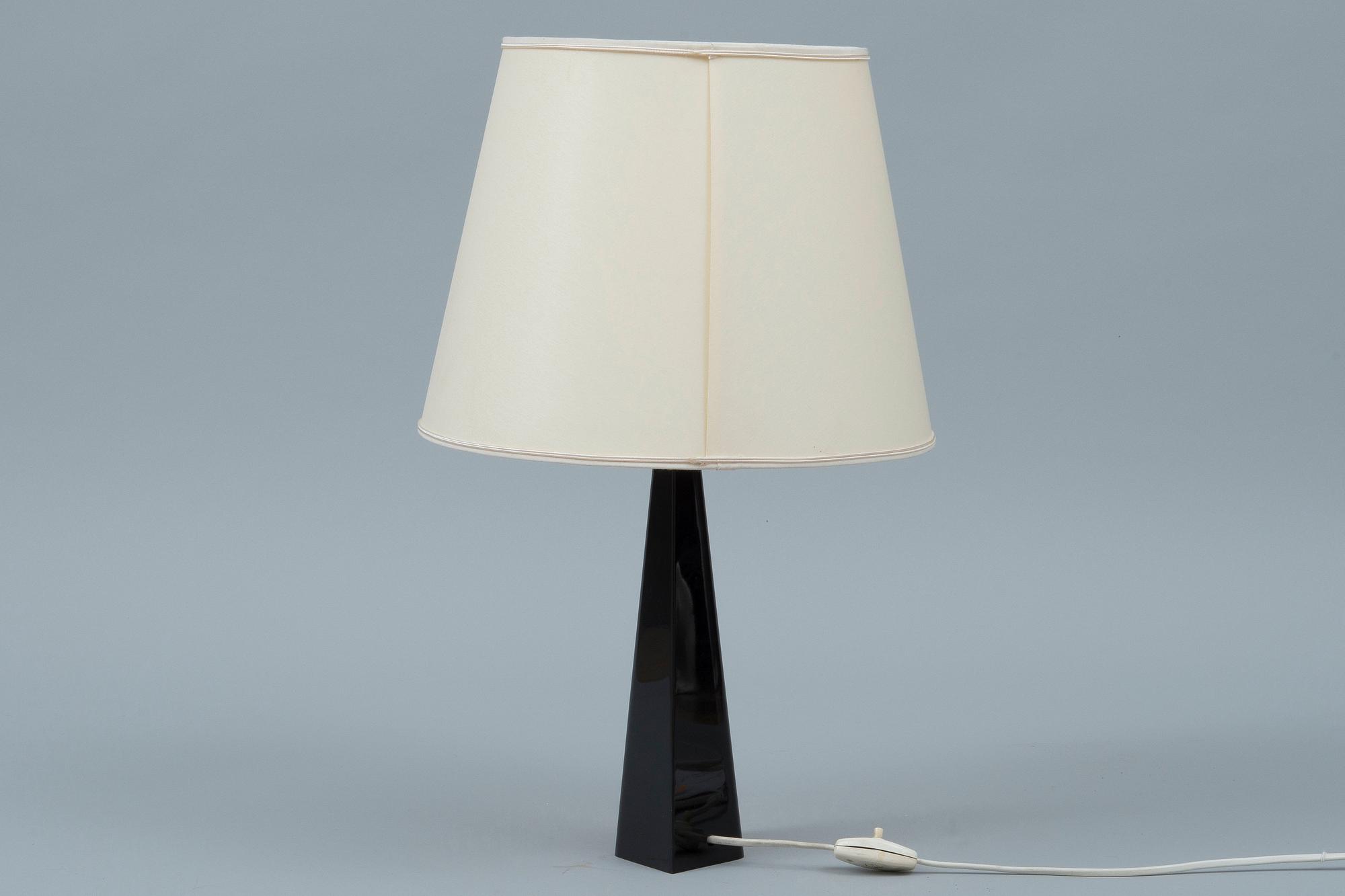 Lisa Johansson-Pape, BORDSLAMPA.