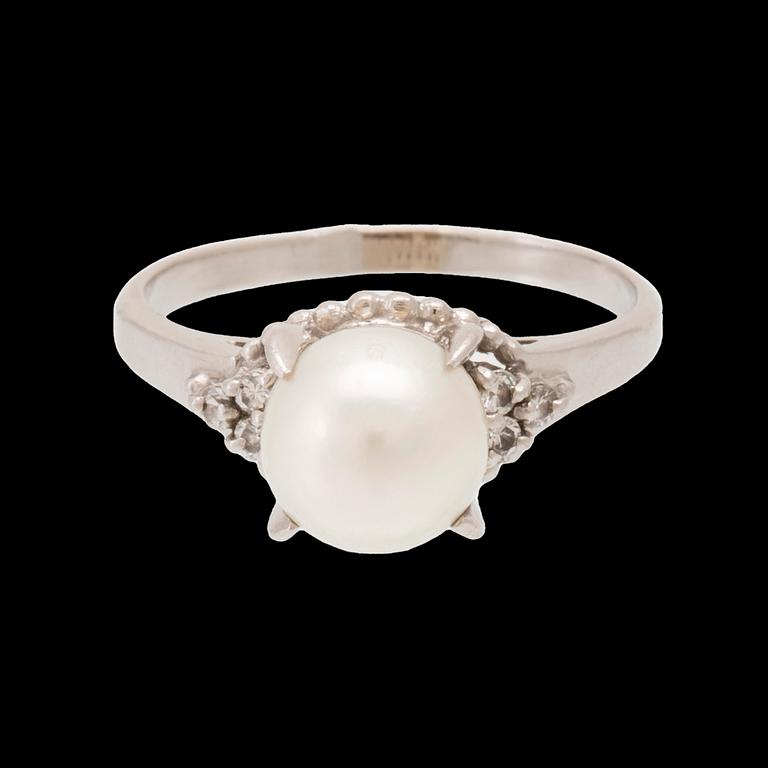 Ring in 900 platinum with a cultured pearl and round brilliant-cut diamonds.