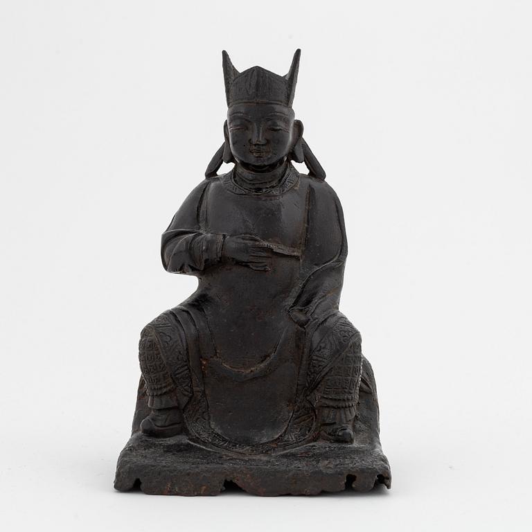 A Chinese bronze figure, late Qing dynasty.