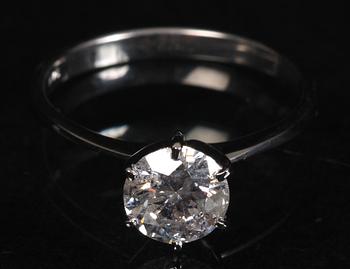 RING, 14 K vitguld med en briljant, ca 1,75 ct.