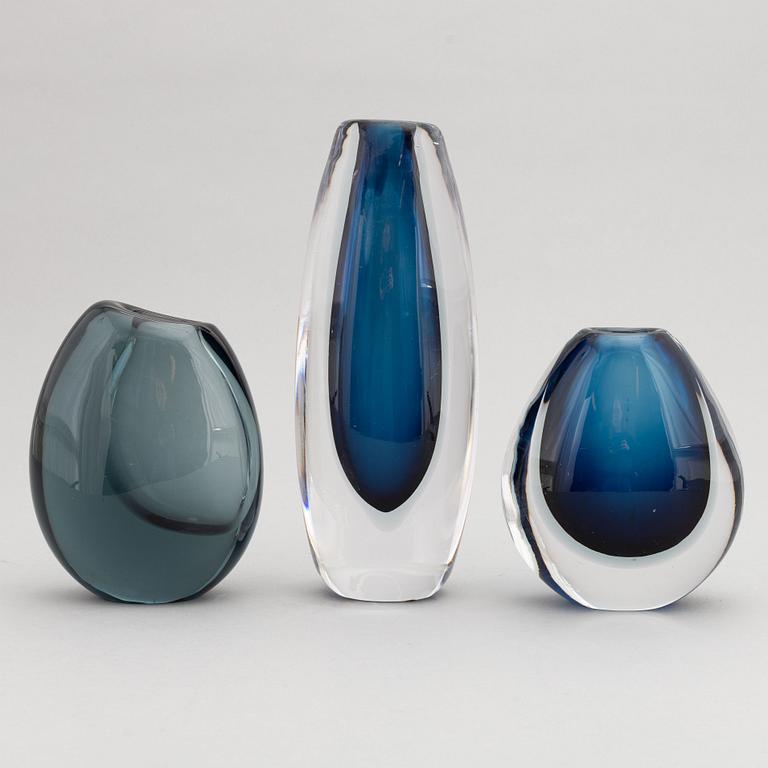 Vicke Lindstrand, a set of three vases, Kosta Boda, Sweden.