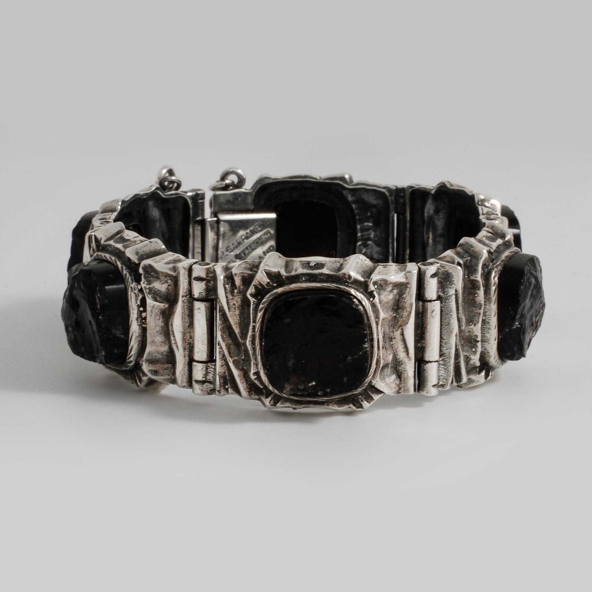 PENTTI SARPANEVA, Turku, 1973, a obsidian bracelet.