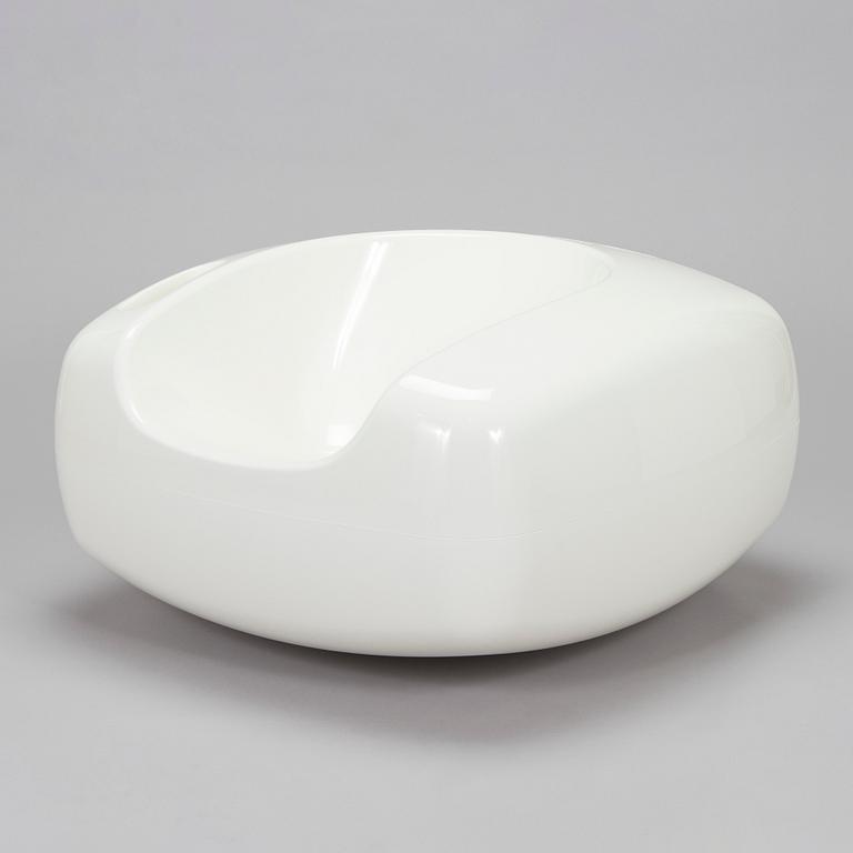 Eero Aarnio, "Soap-tuoli" Artekno, signeerattu Eero Aarnio, 2010.