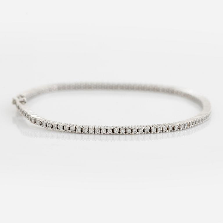 Brilliant cut diamond tennis bracelet.