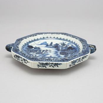 A blue and white hot water dish, Qing dynasty, Qianlong (1736-95).