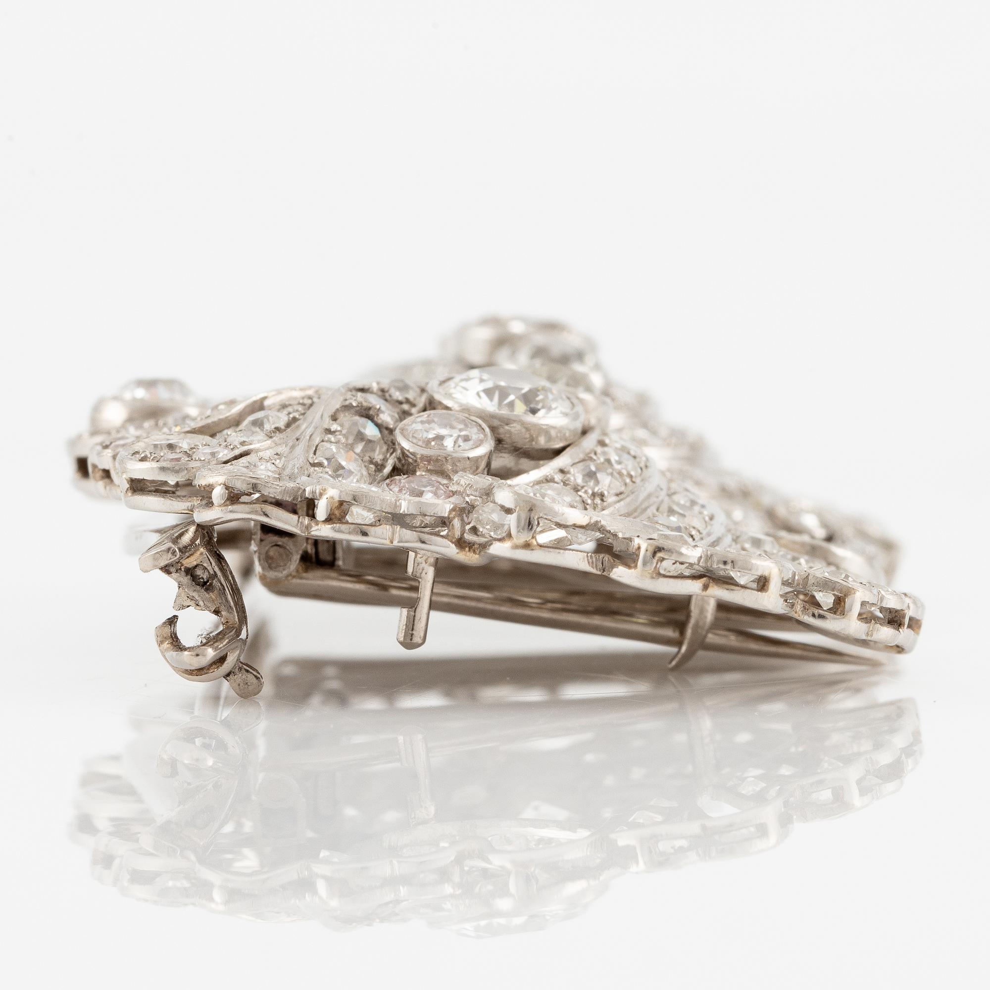 A brooch/double clip in platinum set with old- and eight cut diamonds.