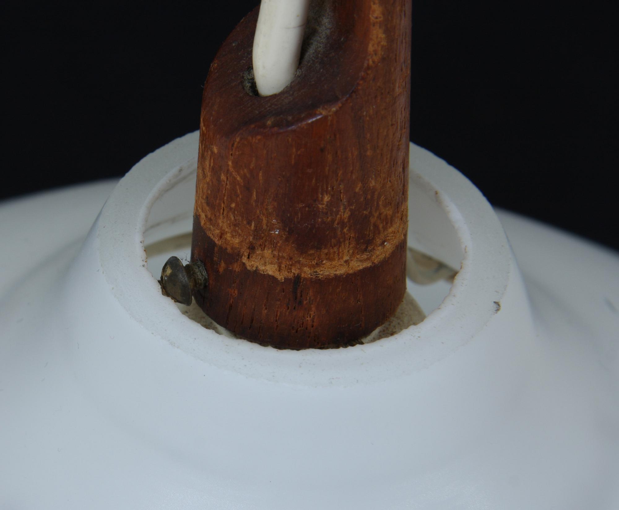 TAKLAMPA, Hans-Agne Jakobsson, 1900-talets tredje kvartal. H 33.