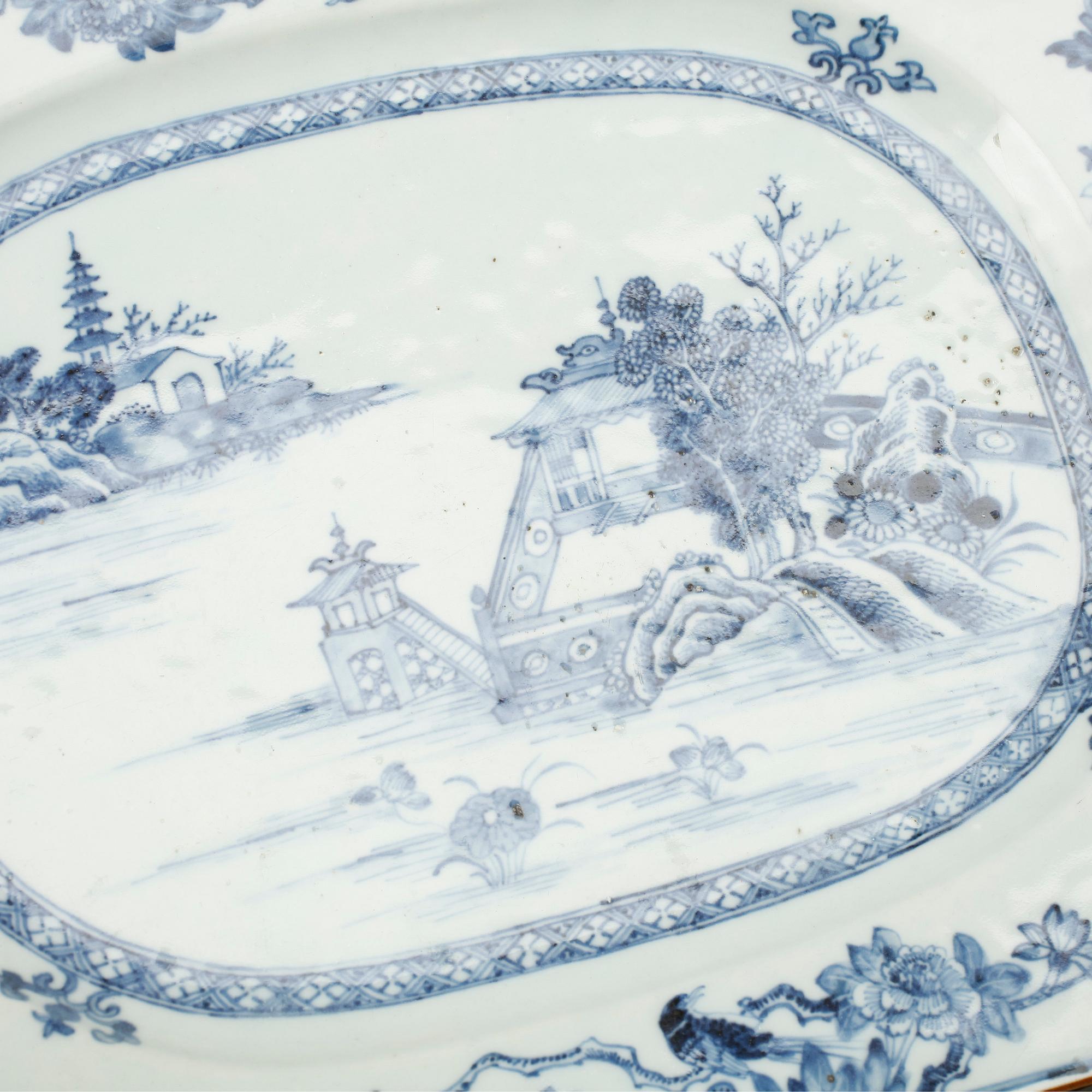 STEKFAT, ett par, porslin, Qingdynastin, Qianlong (1736-1795).