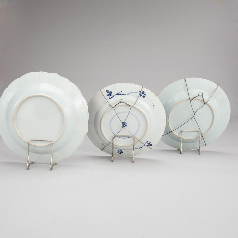 TALLRIKAR, 3 st, porslin, Qianlong (1736-1795) Kina.