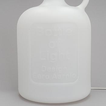 Eero Aarnio, pöytävalaisin "Bottle of Light" Melaja Oy, 2010.