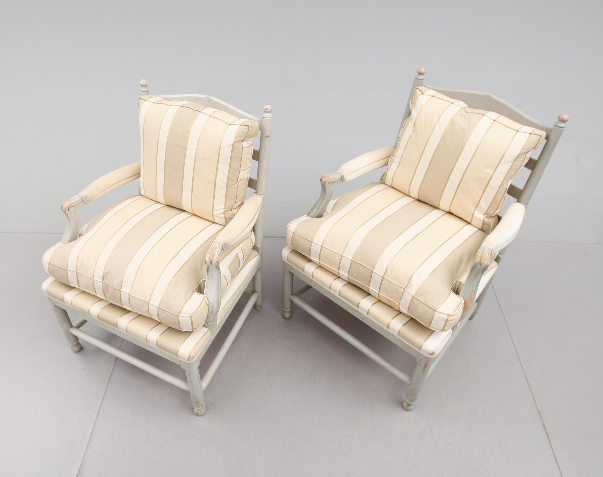 KARMSTOLAR, 1 par snarlika, sk Gripsholmsstolar, 1900-tal.