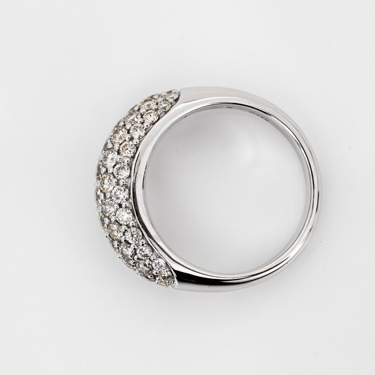RING, 18k vitguld med briljantslipade diamanter ca 1.70 ct.
